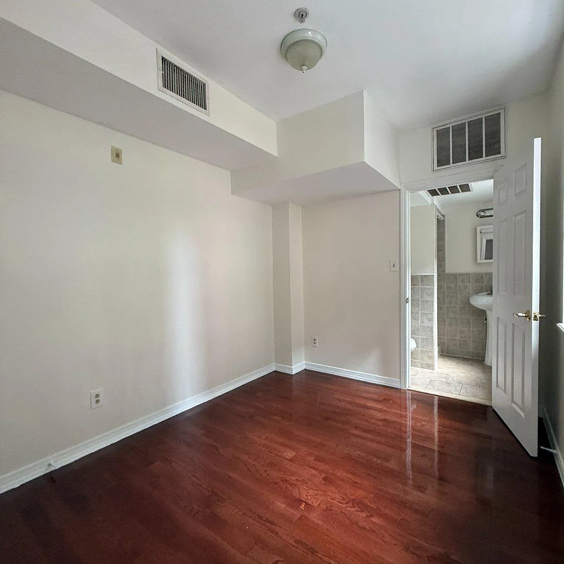 1 bed, 1.0 bath, 600 sqft, $1,400 — Photo 2