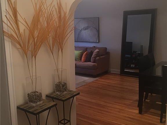 3rd image of 222 Larchmont Acre #2D