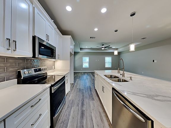4th image of 2512 Sharon St