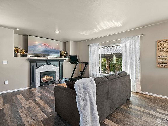 3rd image of 18414 28th Avenue E