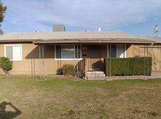 1726 E Metzler Dr, Sanger, CA 93657