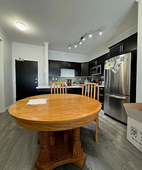 545 Hassard Close — Photo 17
