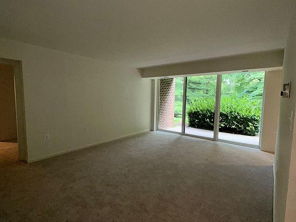 3rd image of 1429 Northgate Sq Unit 1C