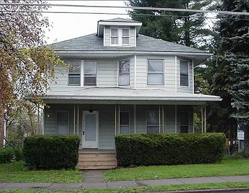 130 Ridgeway St Photo 1