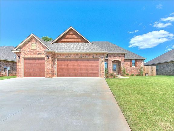 2nd image of 1200 N Vicksburg Ter