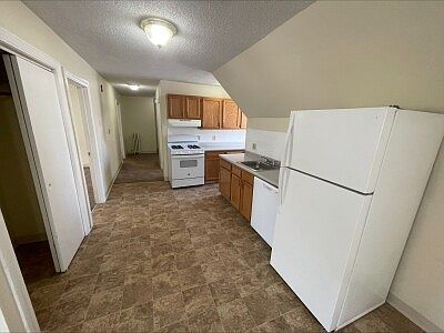 1st image of 80 Robbins St APT 2
