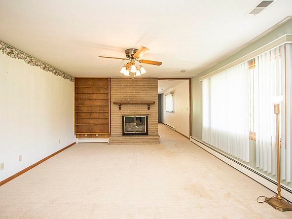 4th image of 2496 Gast Dr