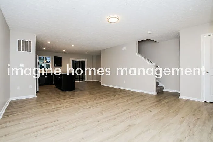 4 bed, 2.5 bath, 1680 sqft, $2,295 — Photo 3