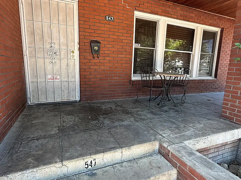 547 N Baker St — Photo 18