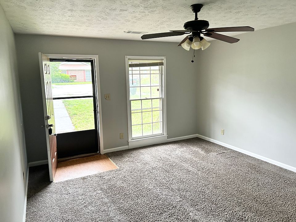 Front entrance/ living room