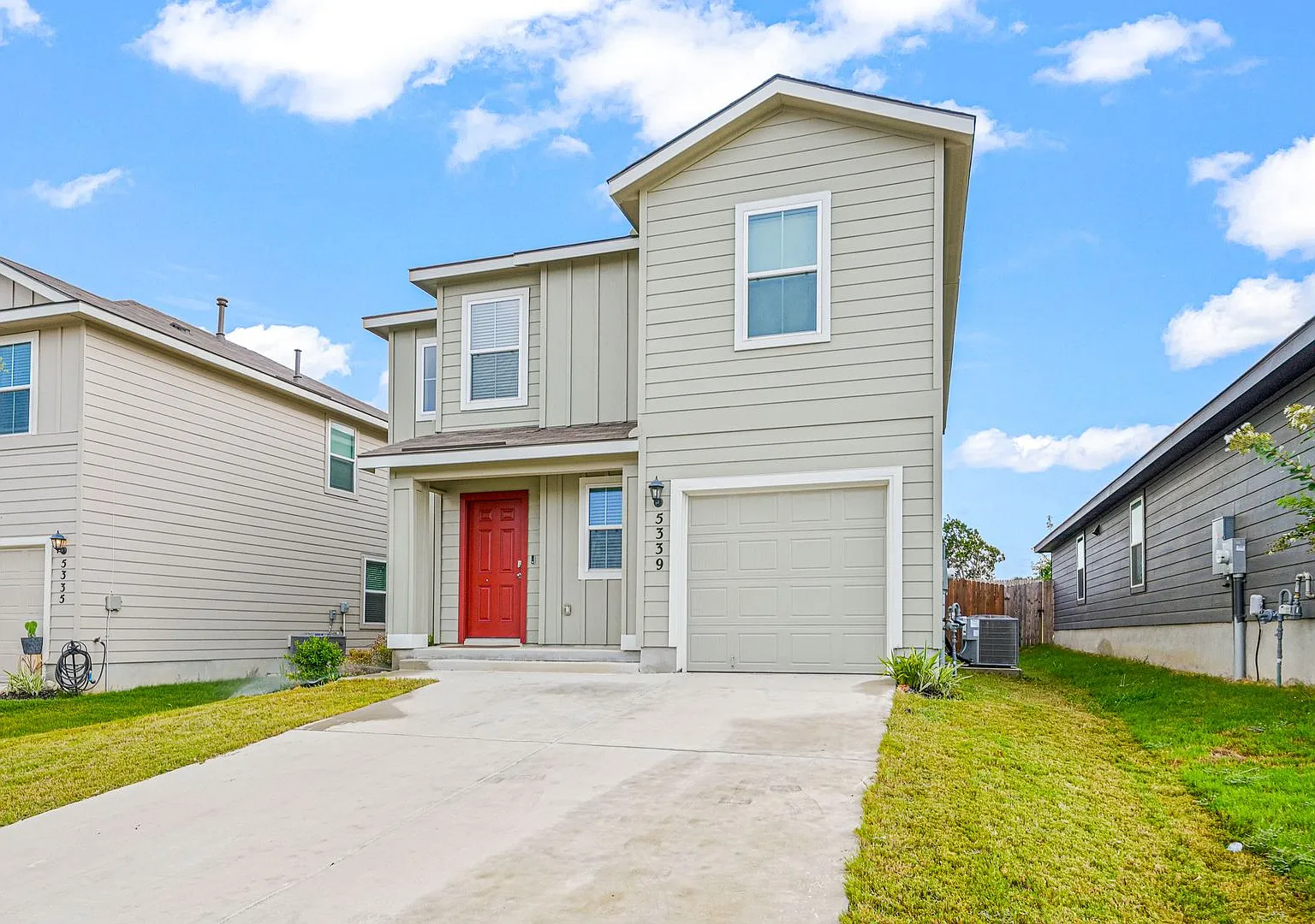 Modern 2023 Home in Riverstone at Westpointe Near Lackland AFB! — Photo 2