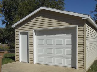 921 15th St, West Des Moines, IA 50265