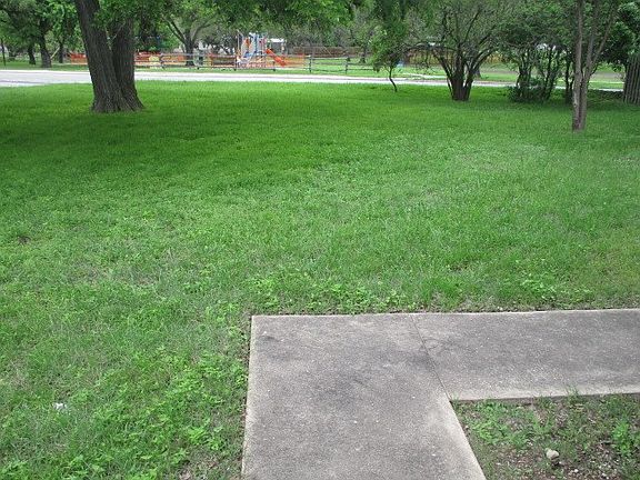 5th image of 105 W Lane Dr
