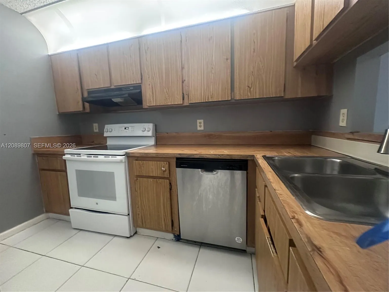 821 Twin Lakes Dr — Photo 4