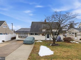 79 Autumn Ln, Levittown, PA 19055