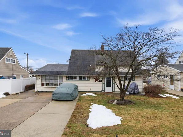 79 Autumn Ln, Levittown, PA 19055
