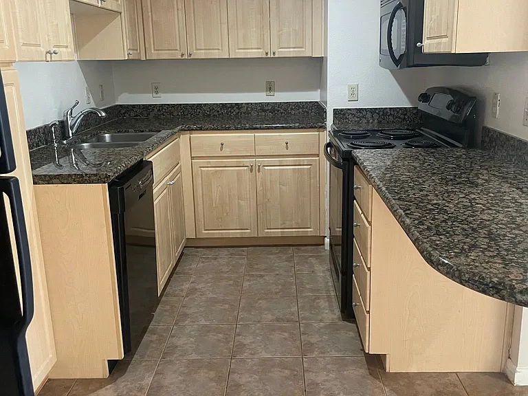 1005 E 8th St #1011 — Photo 6