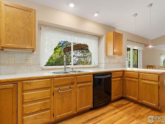 5th image of 2421 Maplewood Cir W