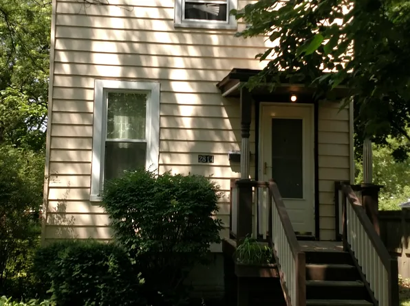 2814 Elizabeth Ave, Zion, IL 60099