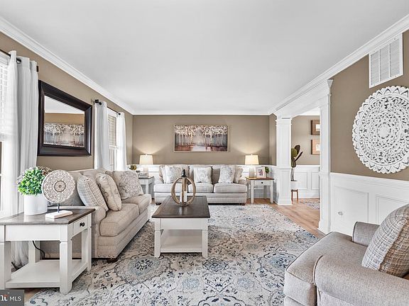 5th image of 112 Carmen Ln