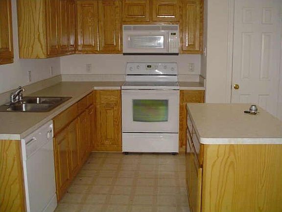 5th image of 8140 Whitney Ln