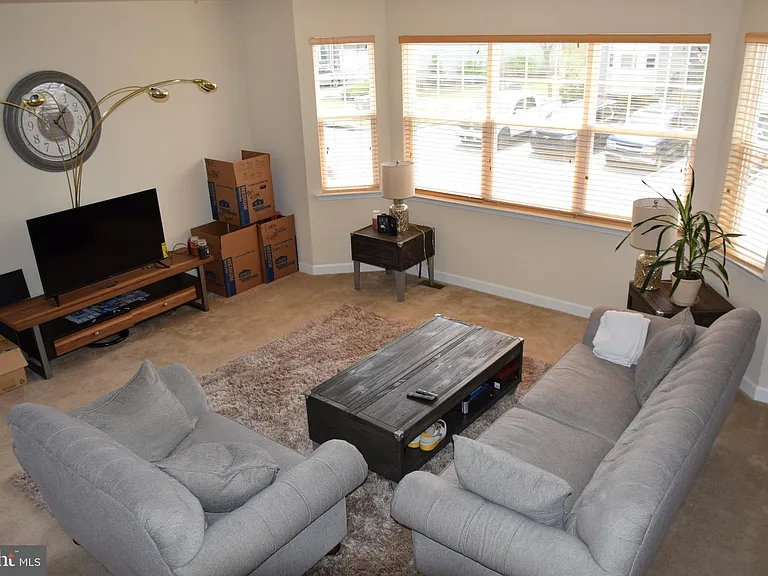390 English Oak Ln — Photo 2