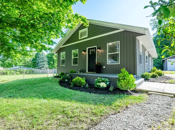 6027 Superior St, Coloma, MI 49038