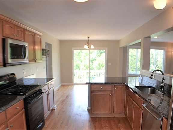 3rd image of 3956 Sherbourne Dr