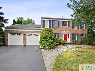 4 Drexel Hill Dr, Kendall Park, NJ 08824