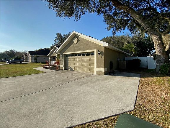4th image of 2849 Blackwater Oaks Dr