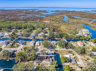 5261 Circle Dr, Weeki Wachee, FL 34607