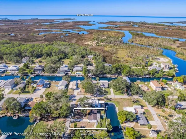 5261 Circle Dr, Weeki Wachee, FL 34607