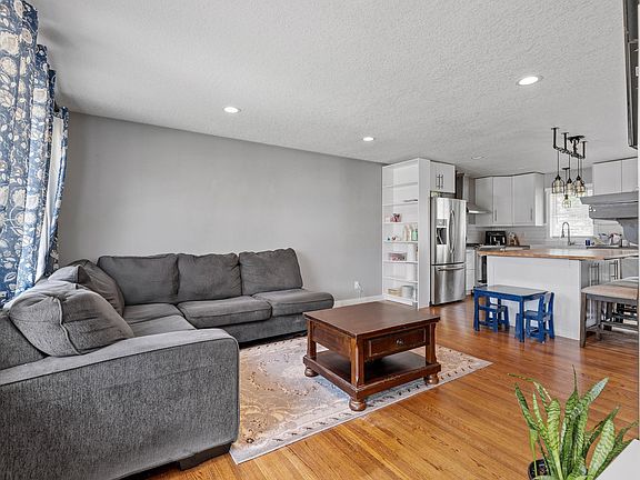 5th image of 1478 Birmingham St