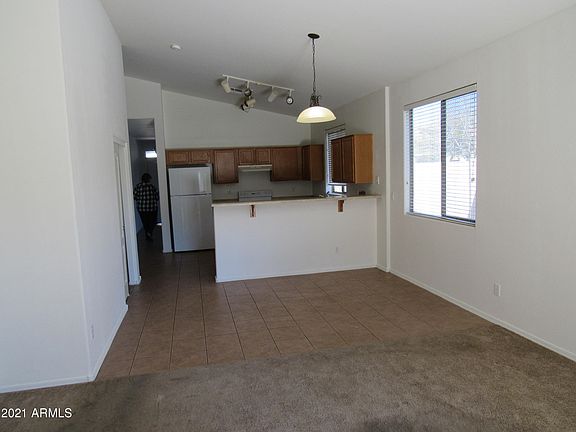 5th image of 17209 W Elm St