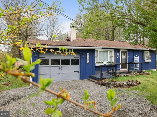 7106 Robinwood Dr, Tobyhanna, PA 18466