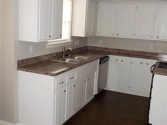 3rd image of 728 Heathcliff Dr