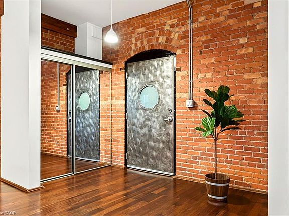 4th image of 357 Hunter St W #13
