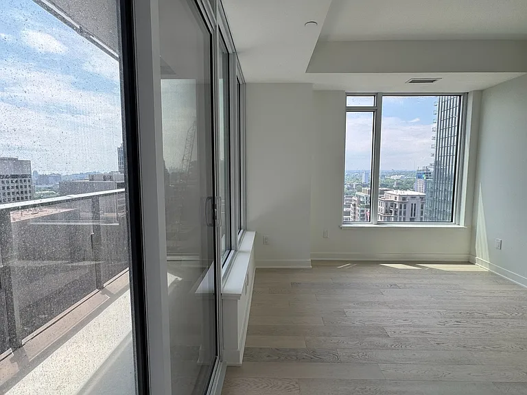 11 Yorkville Ave #2212 — Photo 6