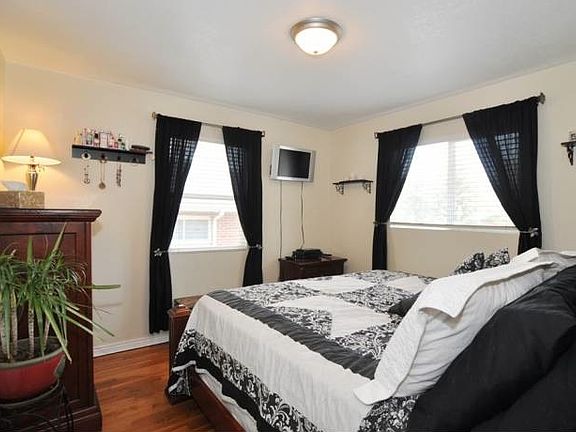 Bedroom. 3 beds upstairs