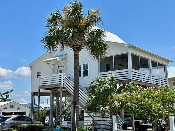 2nd image of 212 Coronado St