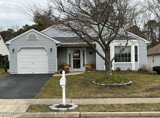 4 Sleepy Hollow Dr, Brick, NJ 08724