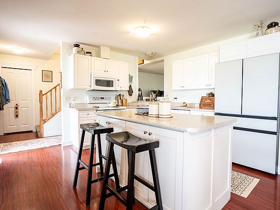 2nd image of 2328 Willgoose Rd