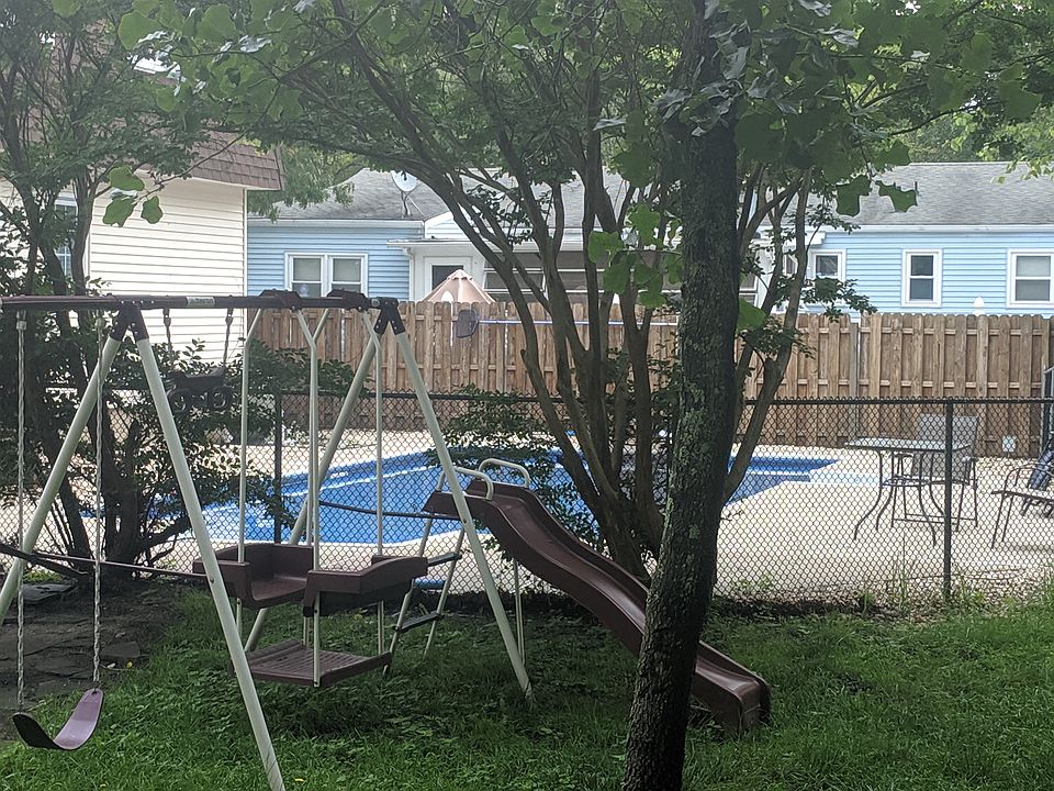 1st image of 47 Dorchester Dr