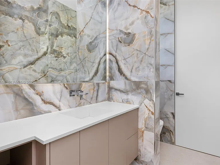 503 Palm Dr — Photo 33