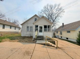 5823 Lake St, Omaha, NE 68104