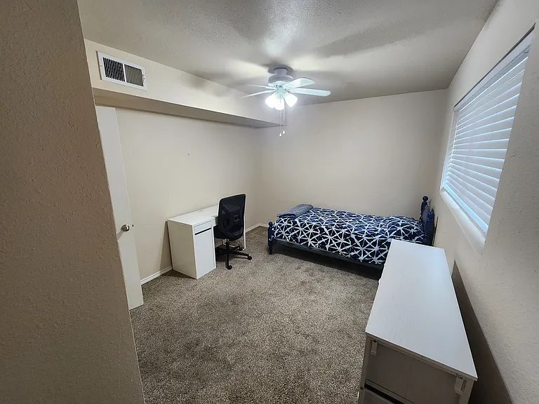 2220 Leon St #101B — Photo 8