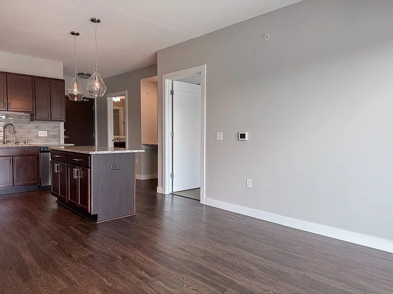 Red44 Luxury Apartments | Specials Available — Photo 31