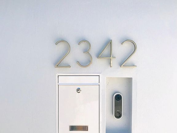 4th image of 2342 Yosemite Dr