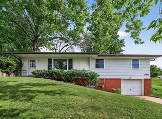 8912 Tretbaugh Dr, Bloomington, MN 55431
