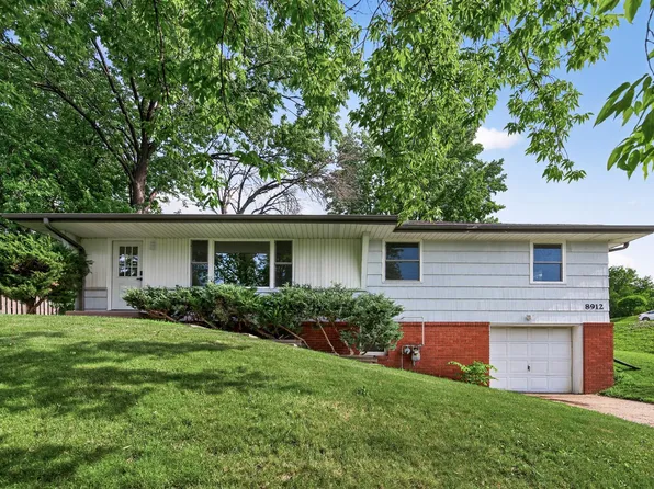 8912 Tretbaugh Dr, Bloomington, MN 55431